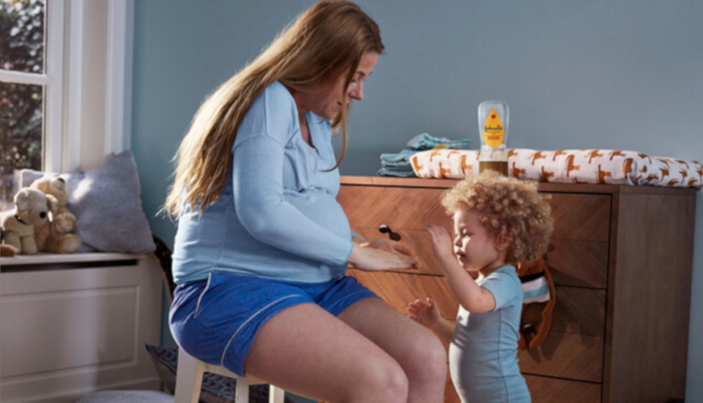 Mother and child using Johnson’s® Baby Oi